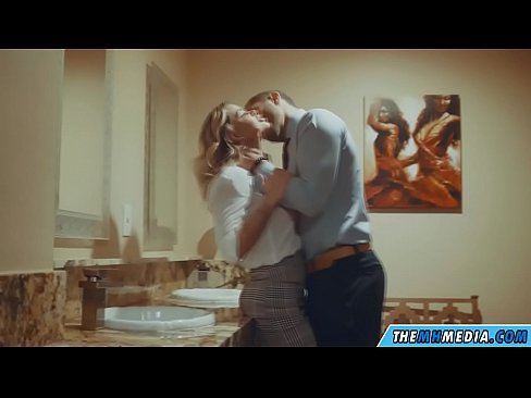 ❤️ 공공 화장실에서 가슴이 큰 금발이 당신을 유혹 할 때 그냥 포르노 ko.virtsextor.ru에서